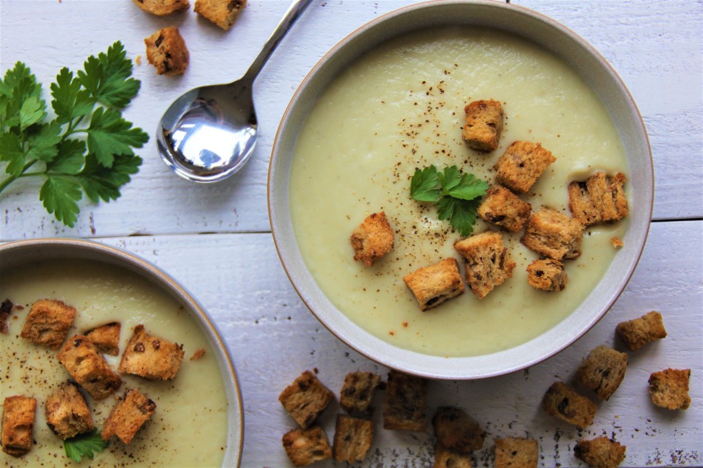 creamy vegan cauliflower soup & crispy garlic croutons – Amongst The Flour