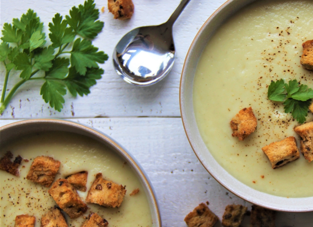 creamy vegan cauliflower soup & crispy garlic croutons – Amongst The Flour
